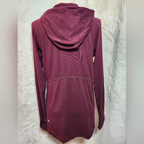 Lululemon Warm Stabilizer 1/2 Zip HoodieGarnet. Size 4 - Picture 8 of 16